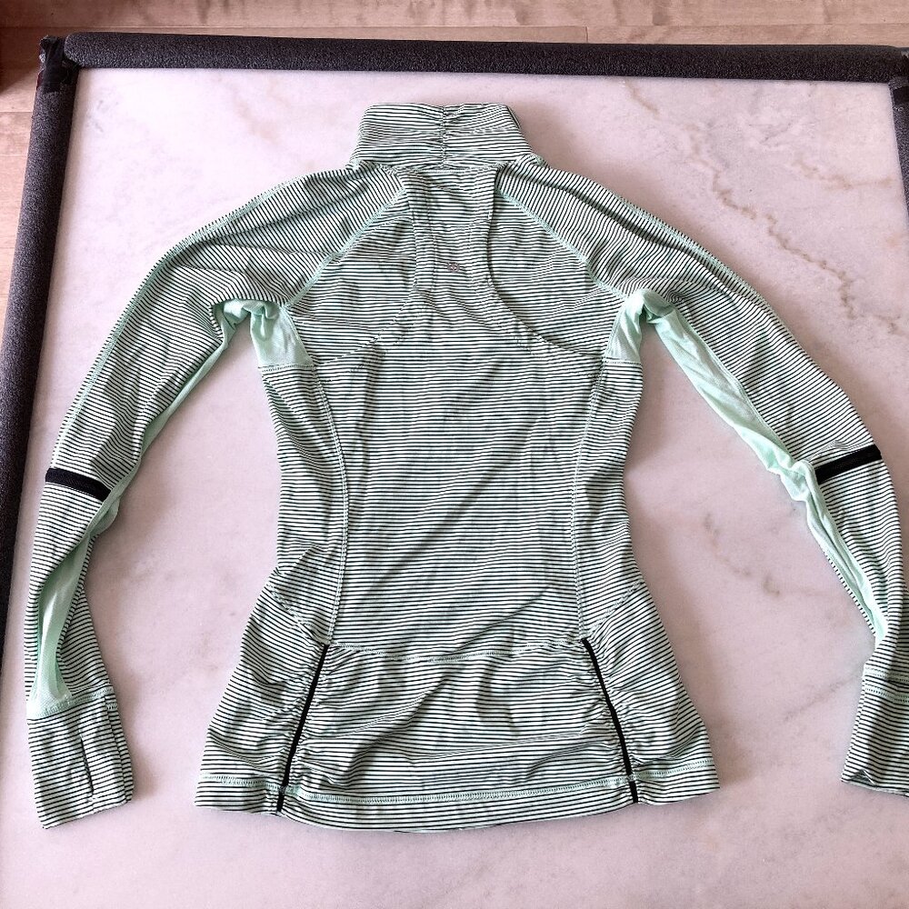 Like new! Lululemon Race with Grace 1/2 Zip long sleeve top / shirt, green black - Picture 8 of 10